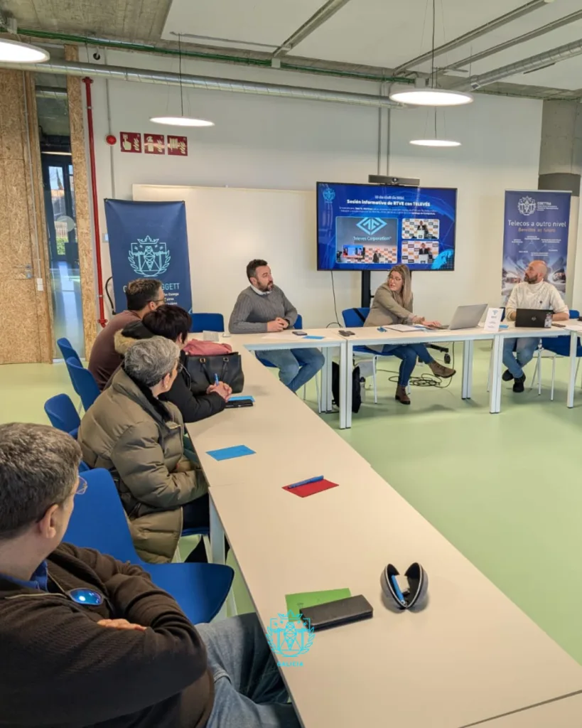Asistentes á Asemblea Ordinaria 2025 do COETTGA durante a sesión informativa de RTVE con Televés
