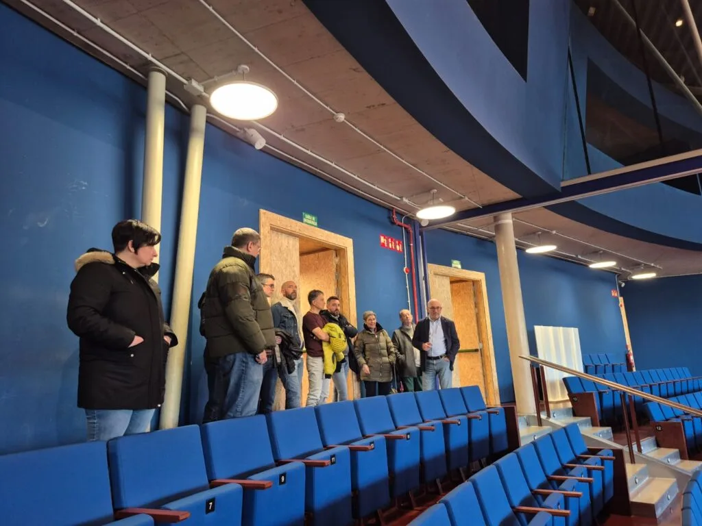 Visita ao auditorio da Cidade da Cultura de Galicia, cos asistentes entre as butacas