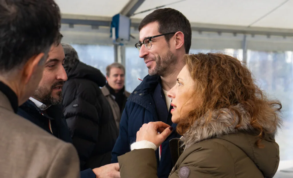 El decano del COETTGA conversa con el director de AMTEGA y la gerente de Retegal en Leiro
